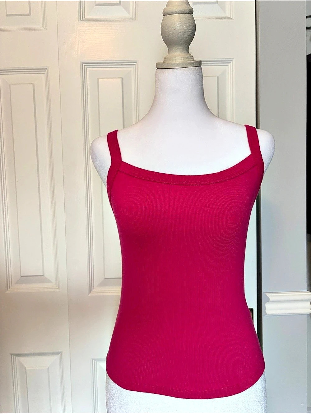 Garage Ribbed Tank Top in Fuschia/Magenta/Pink in Size Medium